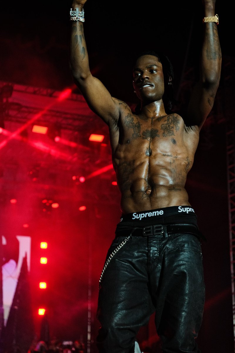 No Nigerian male artist is as sexy as him right now.prove me wrong if i am.