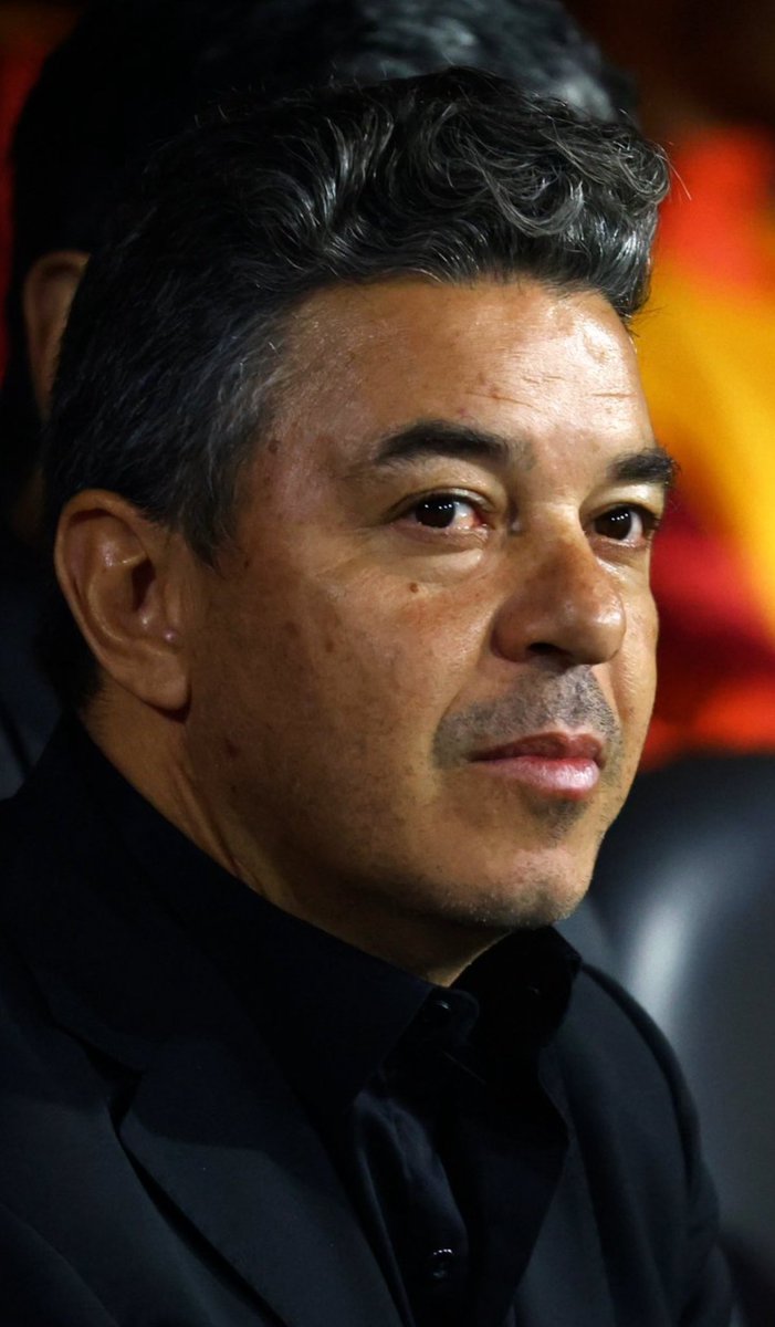 Los dejó casi sin técnico, casi sin arquero, casi sin capitán, casi sin subcapitán, casi sin torneo y con el presidente en caída libre.
Todo en una tarde. Diabólico.