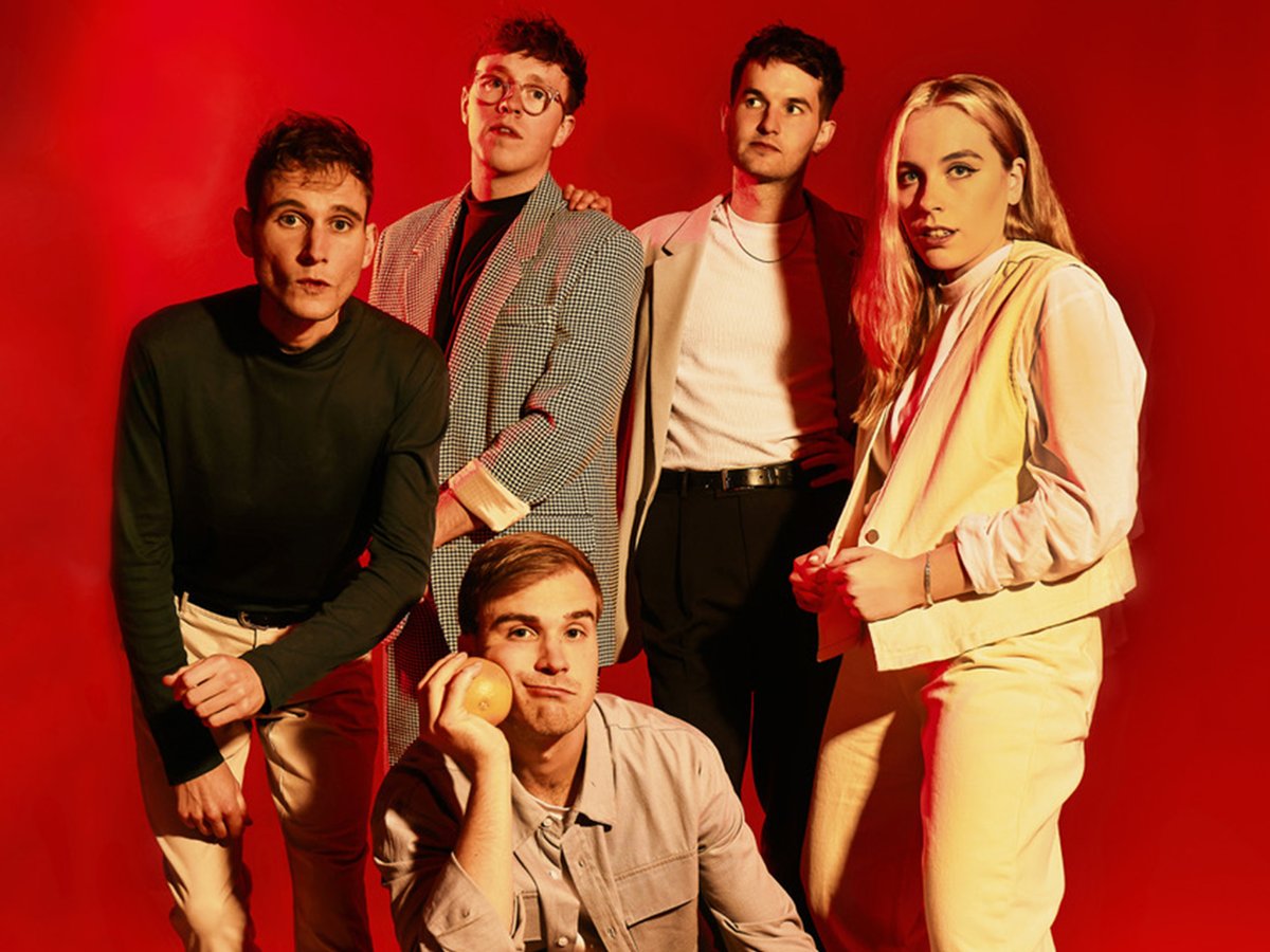 🎉 Could we be celebrating an Official Chart debut? 🎉 <a href="/decobanduk/">DECO</a>'s debut album is making big moves this week 🎈 officialcharts.com/chart-news/alb…