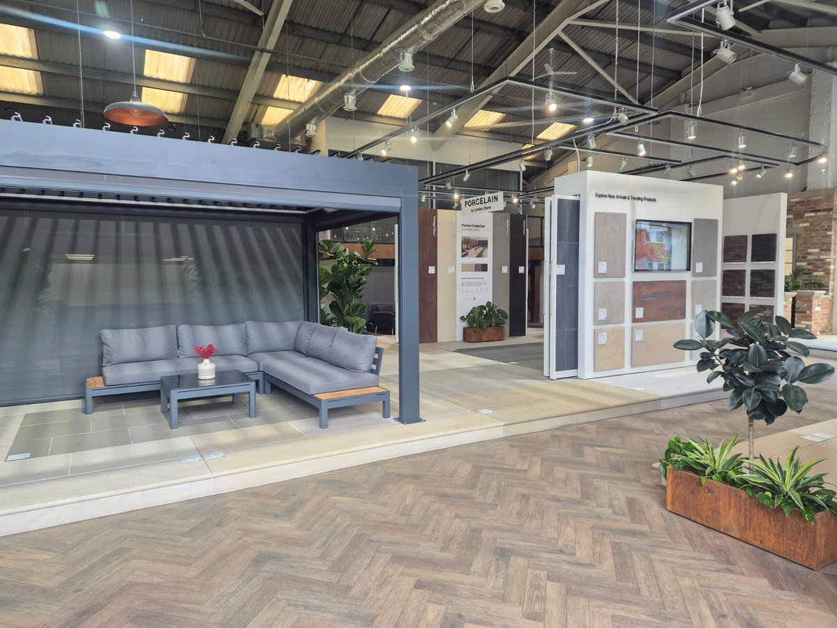 What a great day at <a href="/_LONDONSTONE/">London Stone</a> Surrey Showroom with our amazing guests for the one-day paving workshop! 🙌 Can't wait for day 2 in Bristol! Huge thanks to everyone who joined us. 🌟
#landscapeacademy #landscapingthefuture #thisislondonstone #pavingworkshop