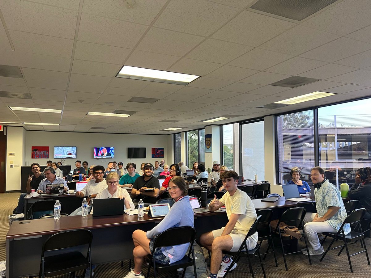 TeamTedCruz's tweet image. Thank you to all of our incredible volunteers across Texas! Your hard work and dedication are what will Keep Texas, Texas.

Whether it’s block walking or phone banking, we need your help as we approach Election Day. Join the #CruzCrew today by visiting TedCruz.org