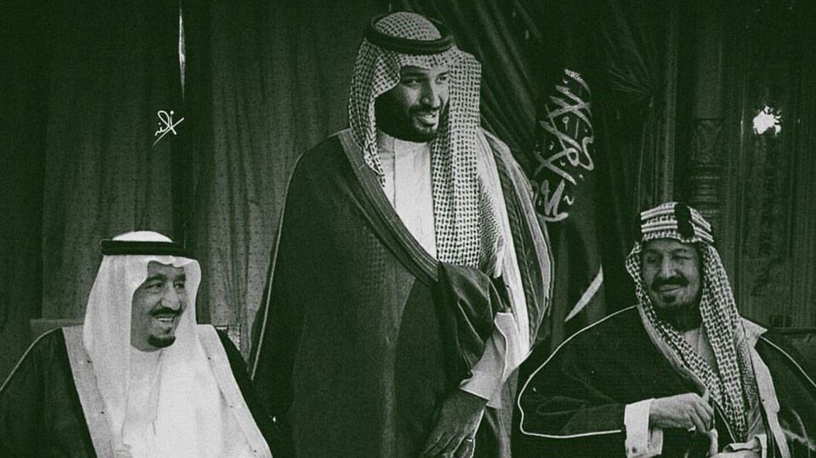 العز فينا والسعد في المقابيل 
وبعون رب البيت جزل الوهايب

 #اليوم_الوطني_السعودي_94