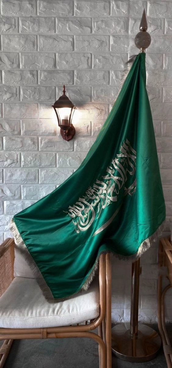 alfatin7's tweet photo. كل عام 
وسعف نخلك ظليل 
ورايتك للعليا دليل 
وسيفك يهابة كثير #اليوم_الوطني_الس��ودي_94 https://t.co/nwyJtyx7ei