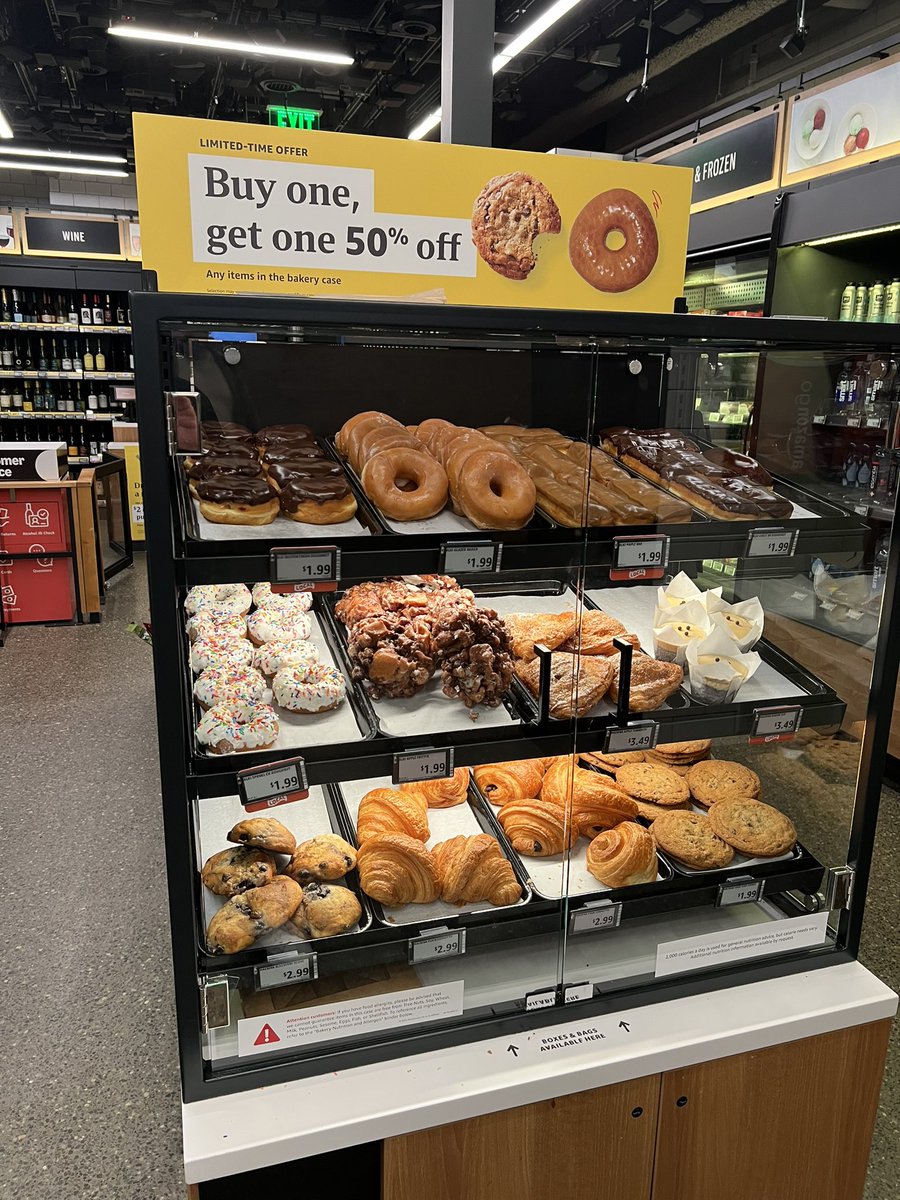 hakata_red's tweet photo. amazonGOのお買い物初体験〜
イートインでドーナツも食びた😋🍩
#amazonGO
#ドーナツ大好きカツキくん https://t.co/nMn76Zp4qA