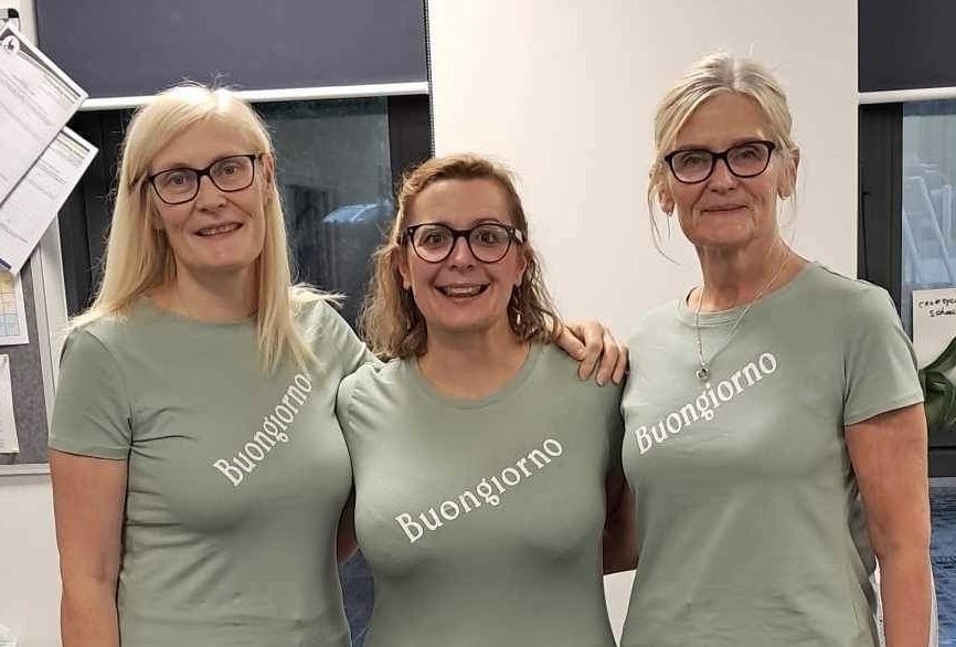 barbarampv's tweet photo. Buongiorno &amp; arrivederci! 🇮🇹❤️🤍💚
Great start to Language Week @croesyschool @CroesyLlc
All ready for the week thanks to our gorgeous Gaynor! “Y’a plus qu’à !” 🇫🇷🏴󠁧󠁢󠁷󠁬󠁳󠁿🇩🇪🇪🇸🇺🇦 https://t.co/Cv6UbH7Ulb