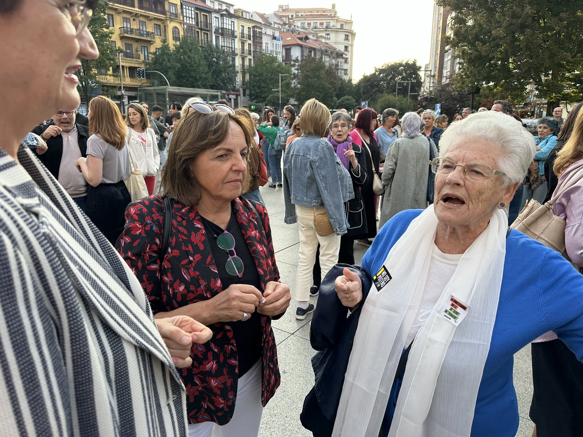 psoesantander's tweet photo. 📸 Concentración en la Plaza del Ayuntamiento de #Santander este 23 de septiembre, en el Día Internacional contra la Explotación Sexual y la Trata de Personas.
La #tratasexual y la #explotaciónsexual son una vulneración de derechos humanos. ¡Basta!
¡Sin demanda no hay trata! https://t.co/JGphCW8x21