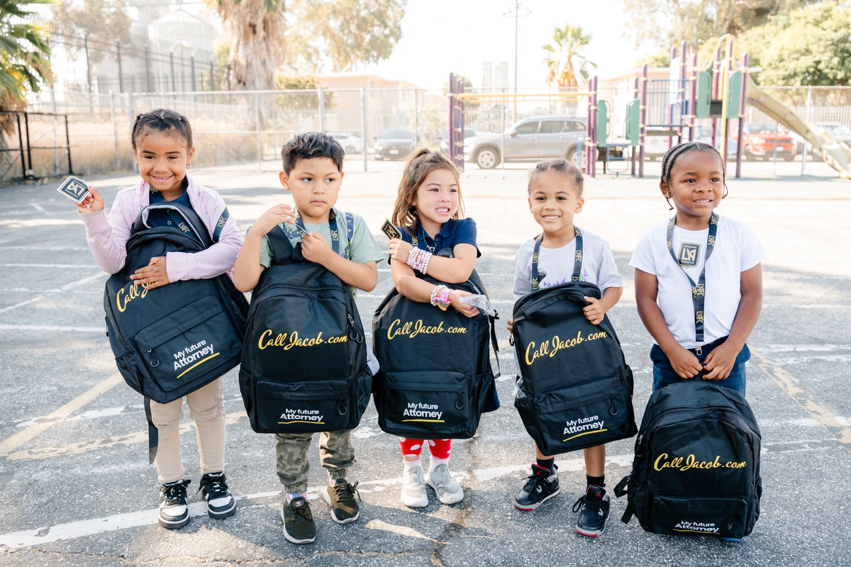LAFC's tweet photo. A Force for Good 🎒
 
#LAFC teamed up with @JacobEmrani and @BTBLA  to provide backpacks and school supplies to students at Holmes Elementary. https://t.co/R9YL4fsurX
