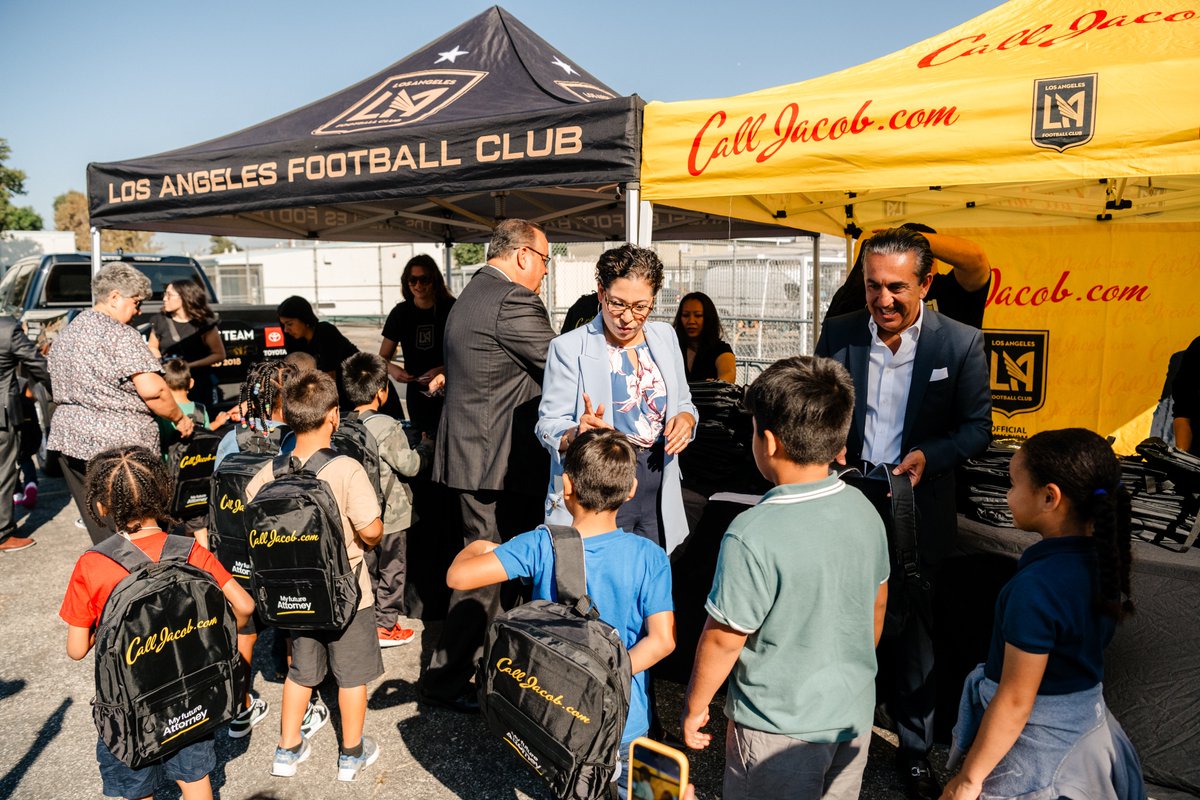 LAFC (@lafc) on Twitter photo A Force for Good 🎒
#LAFC teamed up with <a href="/JacobEmrani/">Jacob Emrani</a> and <a href="/BTBLA/">Beyond the Bell</a> to provide backpacks and school supplies to students at Holmes Elementary. A Force for Good 🎒
#LAFC teamed up with <a href="/JacobEmrani/">Jacob Emrani</a> and <a href="/BTBLA/">Beyond the Bell</a> to provide backpacks and school supplies to students at Holmes Elementary.