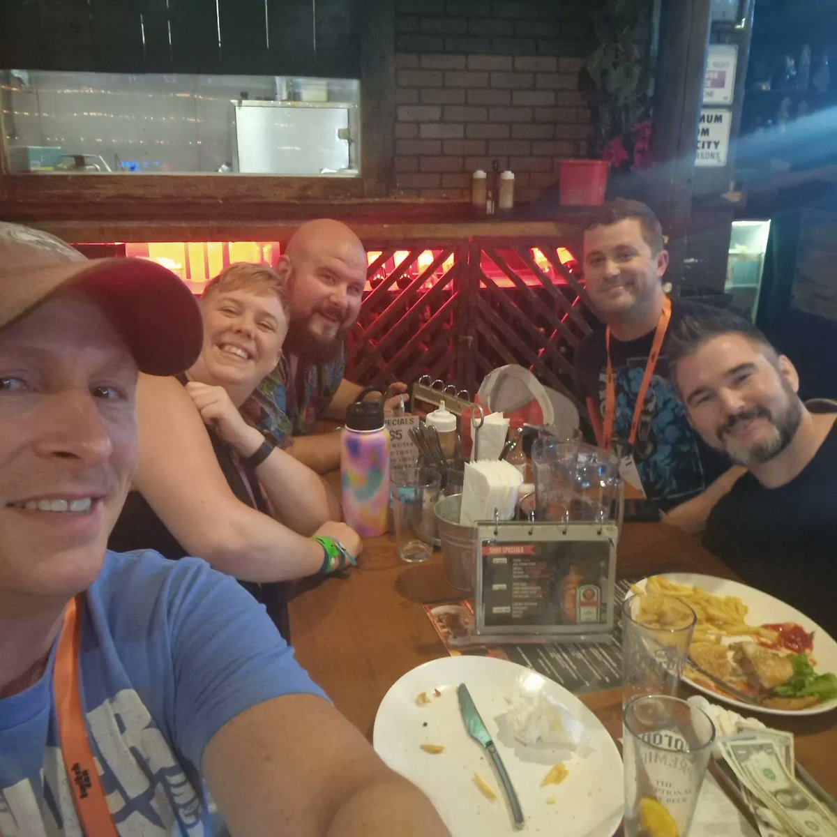 clarefrosticle's tweet photo. Gorgeous people that I loved hanging out with https://t.co/TGb1K5iQEc
