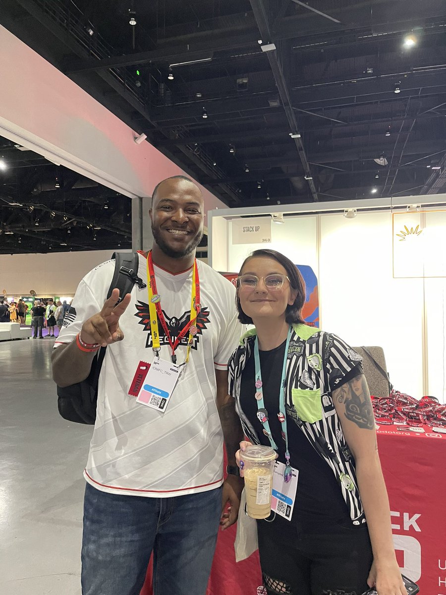 xTyReignx's tweet photo. @crptdcerberus it was great to finally meet and I can’t wait to stream &amp; grind some WoW very soon! 💪🏾
Fellow Veteran, Mental Health advocate, Prot Warrior, and much more‼️
If you don’t already, give her a follow! 
#TwitchCon2024 https://t.co/zFq04IgKnF