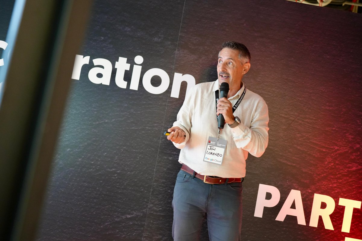 BAT_Tower's tweet photo. Hoy hemos comenzado la #BAccelerationWeek con gran éxito, recibiendo más de 400 asistentes que nos han acompañado en la inauguración de la 2º fase de BAT y han explorado las tecnologías más innovadoras de la mano de Startups y de los agentes que han liderado las Keynote Sessions. https://t.co/KGuimg3nxd