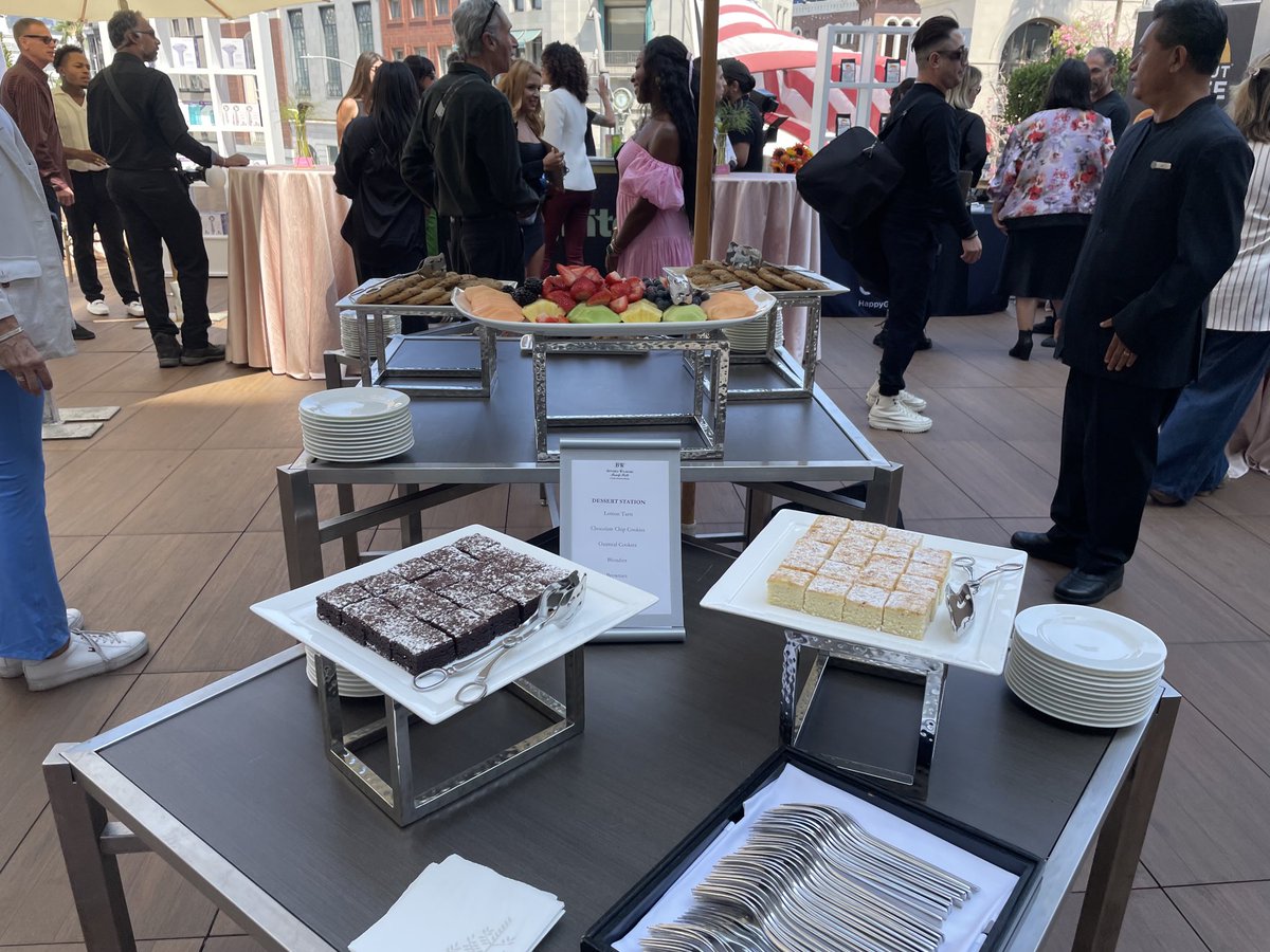 MajorCelebrity's tweet photo. I was happy to attend the recent pre-#Emmys #giftlounge put on by @GBK_Productions at my fave #hotel, @BeverlyWilshire. It was fabulous, as always, especially the @ikessandwiches which the guests were clamoring for! Here are the #highlights of the #event: https://t.co/jFu2J4kifj https://t.co/MYNbNTTfpI