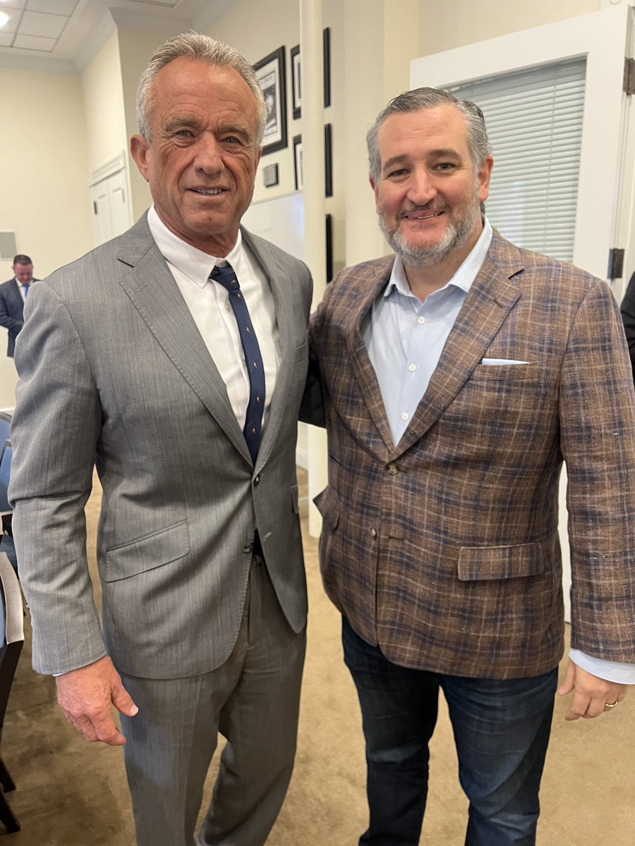tedcruz's tweet image. Just had a great lunch with @RobertKennedyJr 

The people who manufacture poisons that end up in our food should not be in charge of telling us which poisons can be in our food.

End corruption in government. Reform FDA, USDA, and CDC, so people have real choices.