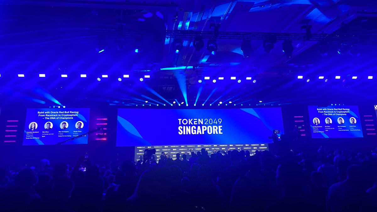 TopperbyUphold's tweet photo. Team Topper had the best time at @token2049 

Can't wait for next year! #TOKEN2049 🫶 https://t.co/0iIszkpJsV