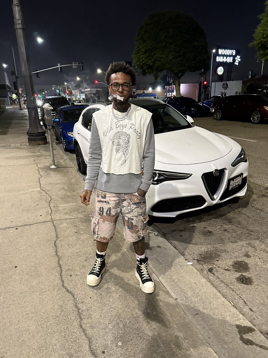 bandowavey's tweet photo. Good mo ⛹🏾‍♂️

#wave #Devara #podcastandchill https://t.co/MnVRpsRS2f