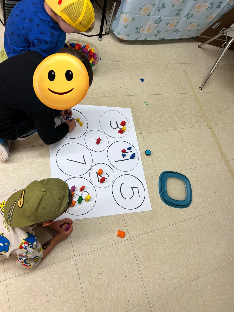 day_mme's tweet photo. Math game- roll and count and cover! This was a great hands on activity this morning. I love listening to them count in French! 🥰 @BishopFeild #mathinkindergarten https://t.co/l4ZRU34xSp