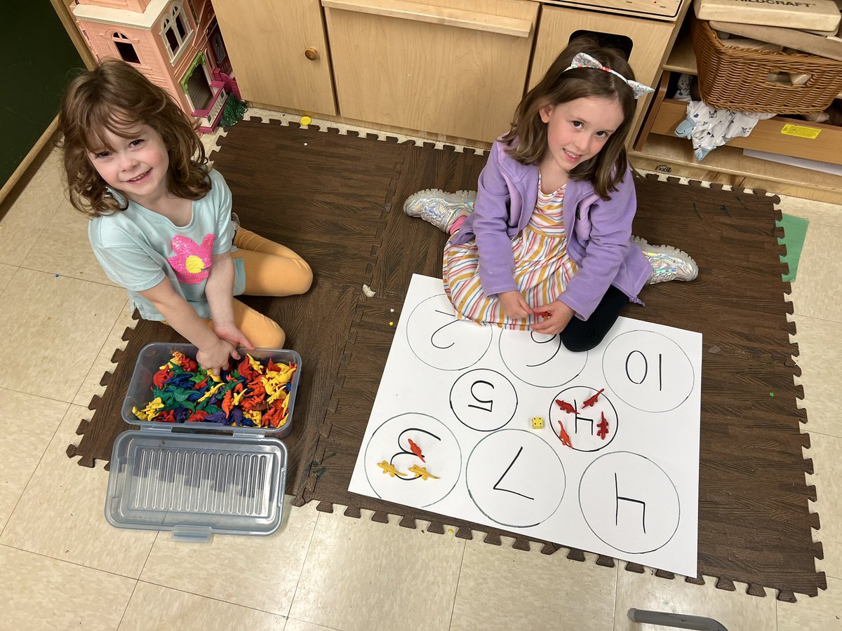 day_mme's tweet photo. Math game- roll and count and cover! This was a great hands on activity this morning. I love listening to them count in French! 🥰 @BishopFeild #mathinkindergarten https://t.co/l4ZRU34xSp