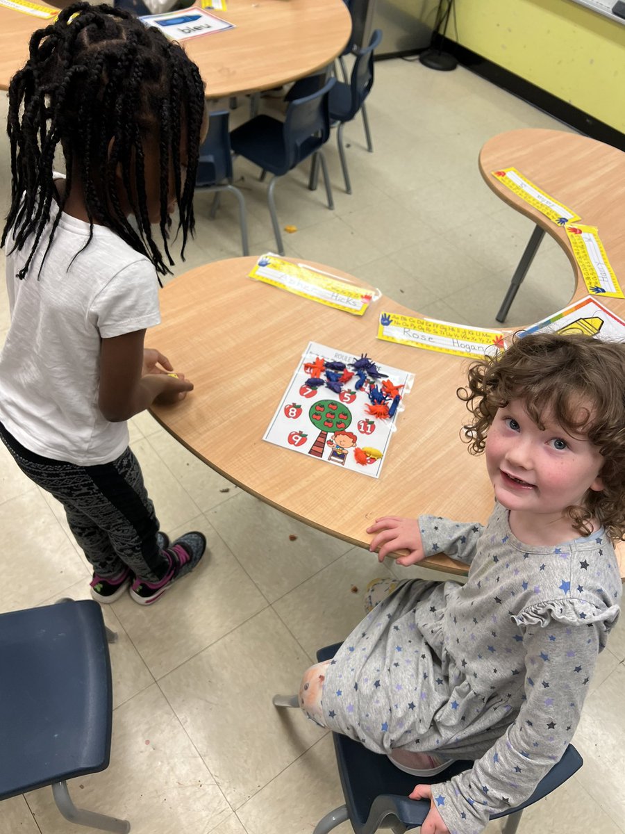 day_mme's tweet photo. Math game- roll and count and cover! This was a great hands on activity this morning. I love listening to them count in French! 🥰 @BishopFeild #mathinkindergarten https://t.co/l4ZRU34xSp