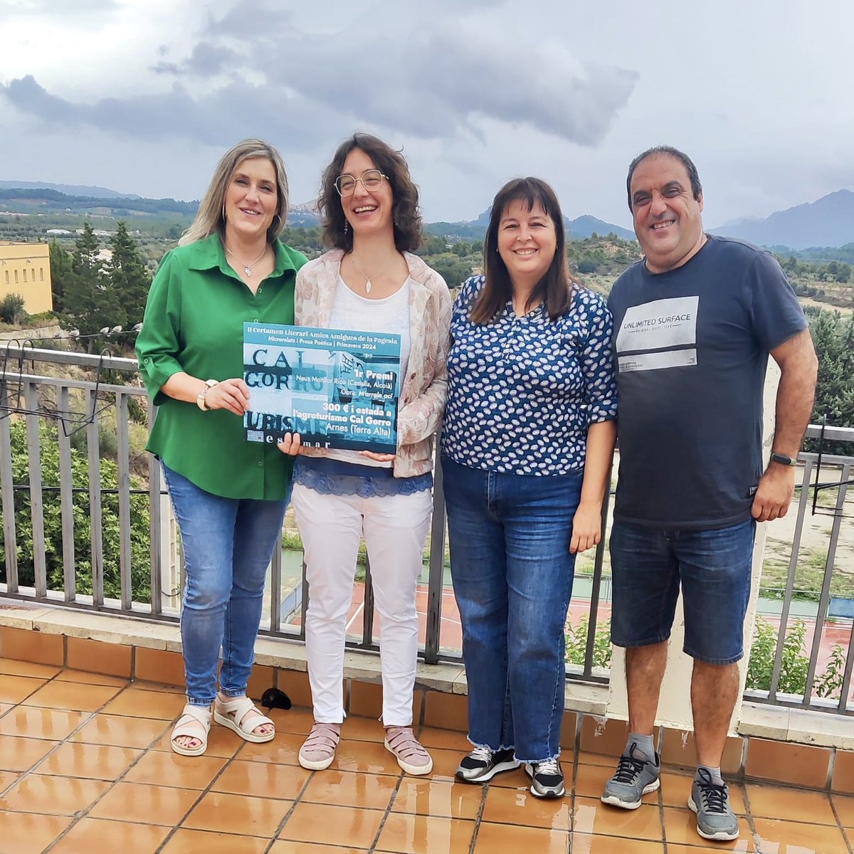 Ben aviat lliurarem el 2n i 3r premis. Us avisarem! 🤗

🔗I per als que encara no heu llegit el relat guanyador de la Neus, trobeu tots els textos del certamen, dedicat  enguany als pobles i les persones que hi vieun, en aquest enllaç:

amicsamigues.org/wp-content/upl…

#AmicsAmigues

4/4