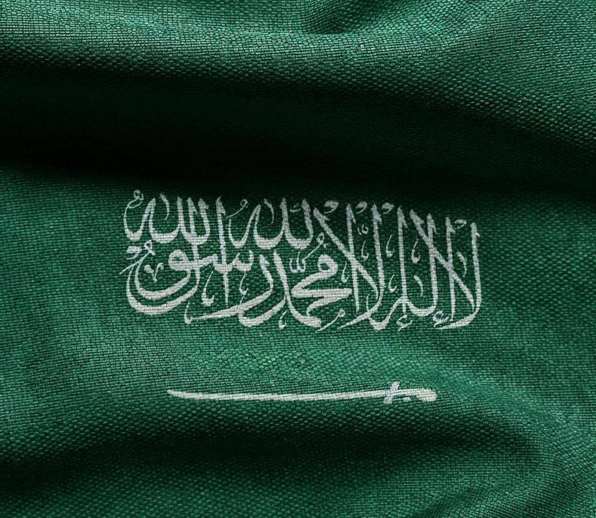 دمت عزيزاً شامخاً للأبد
