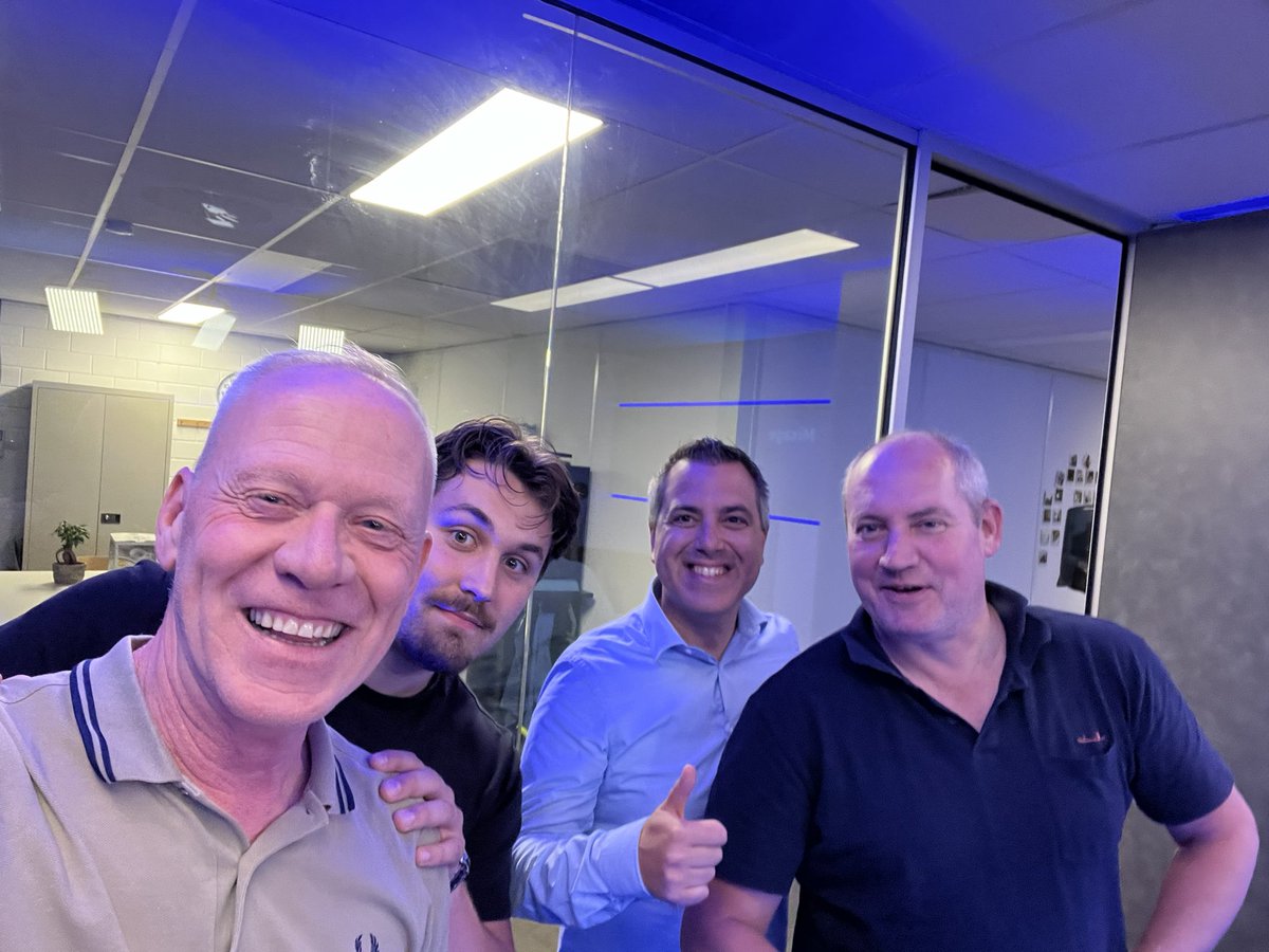 Met de mannen van de podcast <a href="/mauricedemandt/">Maurice de Mandt</a> en <a href="/NickRokers_/">Nick Rokers</a> plus <a href="/pauleig/">Paul Eigenhuijsen</a> ❤️💚🖤