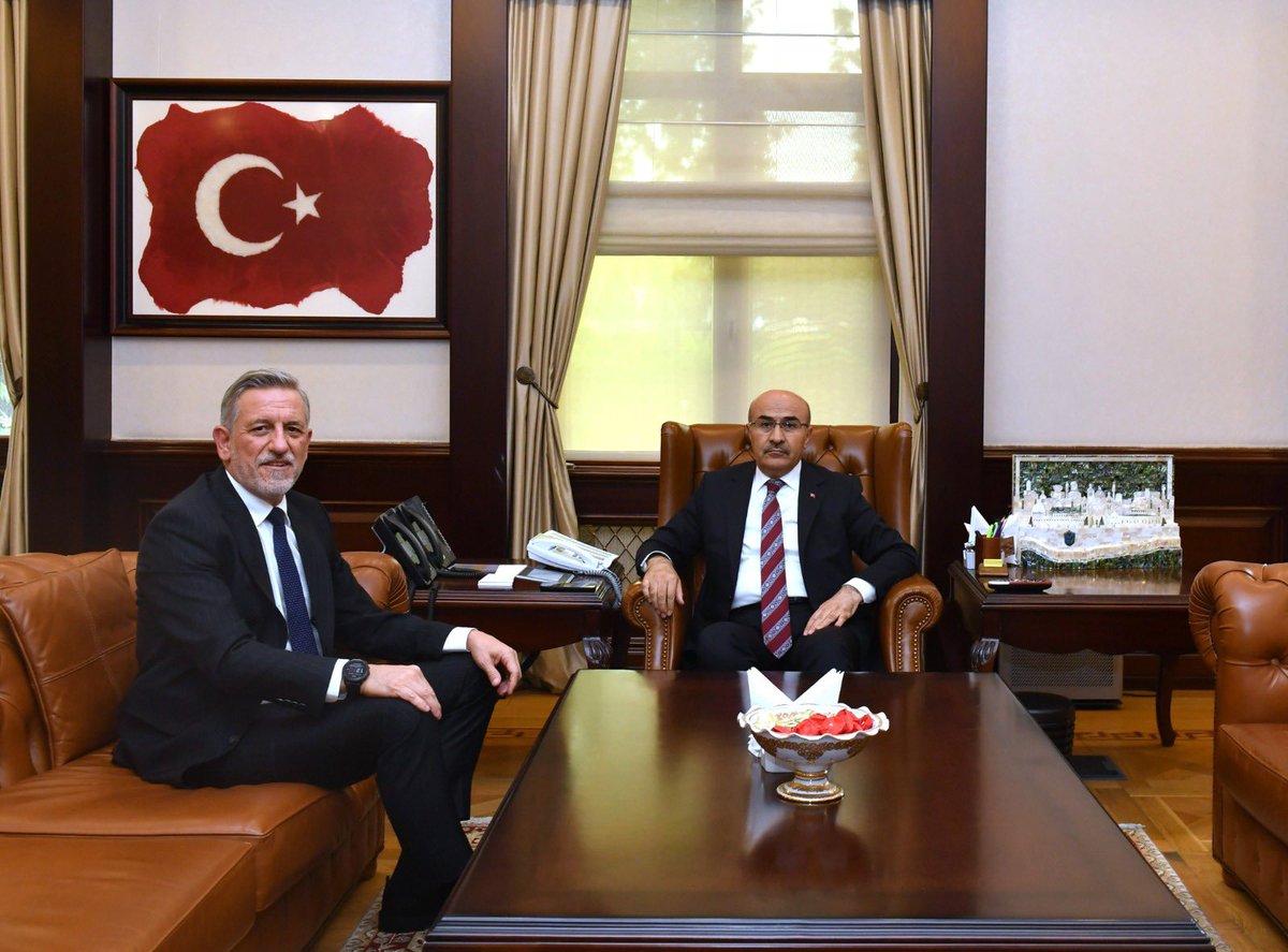 ibrahim_Burkay's tweet photo. Kısa bir süre önce Emniyet Genel Müdürlüğü’ne atanan, görev yaptığı dönemde kentimizde önemli hizmetlerde bulunan değerli Valimiz Sayın Mahmut Demirtaş’ı ziyaret ederek, yeni vazifesinde başarılar diledik. @mahmutdemirttas https://t.co/OQSs29Tbrk