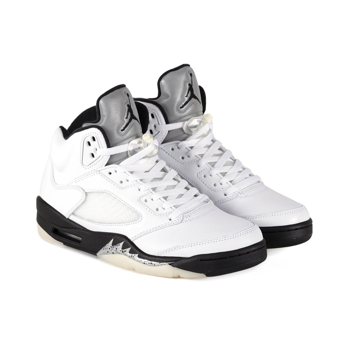 houseofheat's tweet photo. 📆 DEC — Air Jordan 5 "White/Black"

SEE MORE: https://t.co/tFBukO36wN https://t.co/xdUGHi6arg
