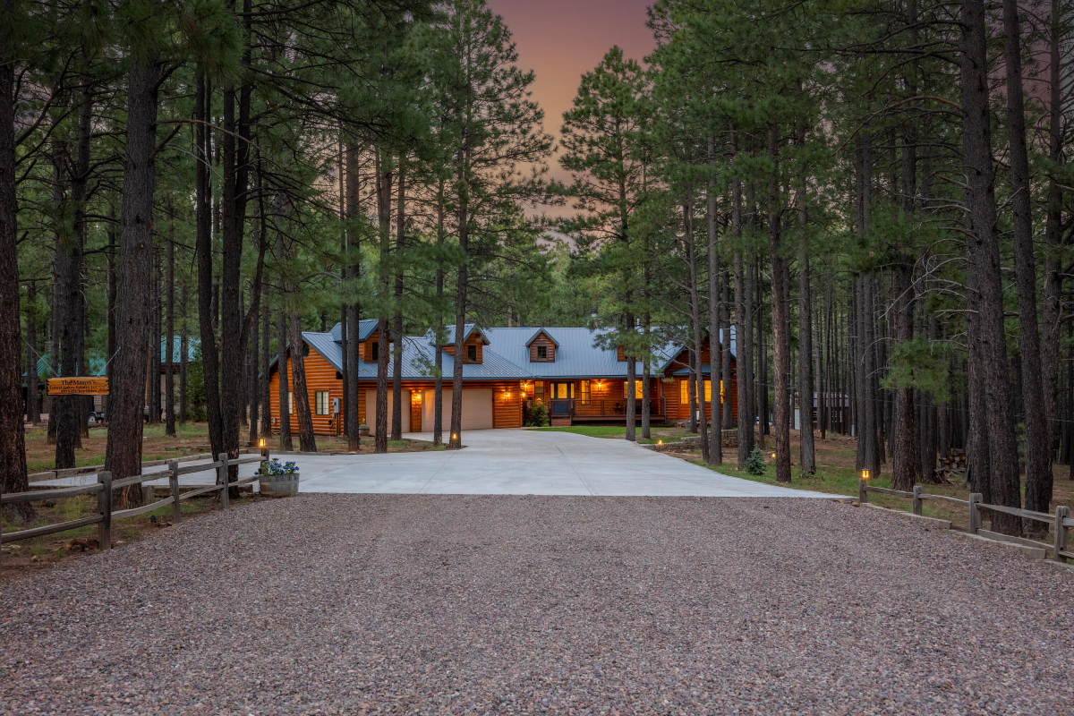 AzLuxurySearch's tweet photo. 1975 Flicker Drive, Forest Lakes, Arizona AZ
$1,100,000

https://t.co/8WT73sAv8L

#LuxuryHomes #LuxuryRealEstate #RealEstate #ExpensiveHomes #ArizonaLuxuryHomes #WeLoveLuxuryHomes #LuxuryRealEstate #LuxurySpecialist https://t.co/ArYem77tWz