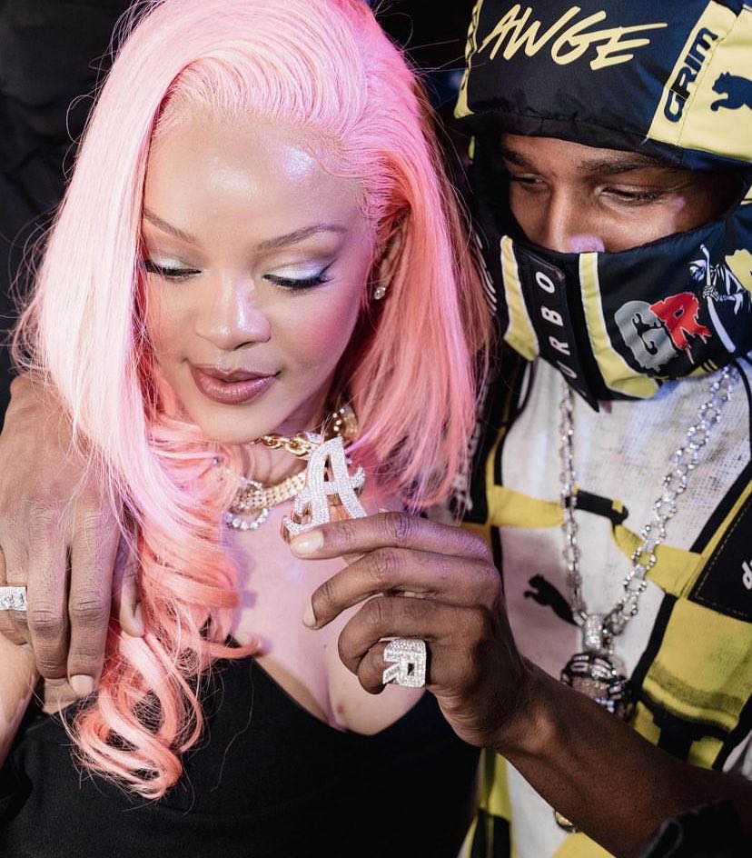 headnavy's tweet photo. Rihanna and Asap Rocky expressing their love through jewelry and clothing 

A Thread 🧵 https://t.co/qDErd3fP3f