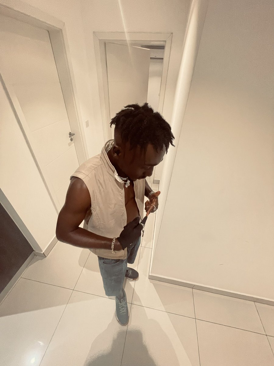 YsePenny's tweet photo. So like red flags👀be your language 
Money is my language 😂hahaha 
#ReOccupyJulorbiHouse #Devara https://t.co/uPQHrosFSL