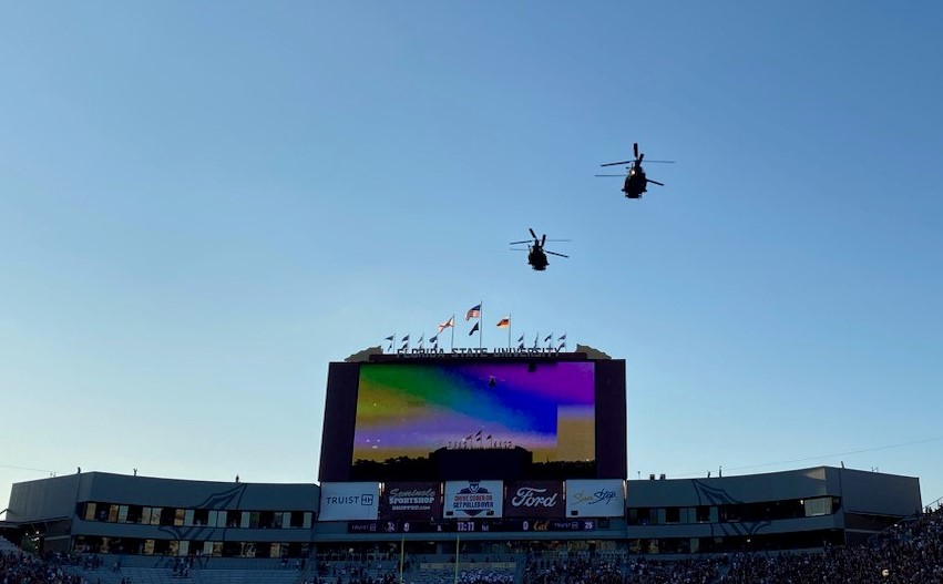 usasoac's tweet image. The 160th SOAR conducted a pre-game flyover of the FSU vs. Cal Football game in Tallahassee, Florida. Two MH-47G Chinook helicopters performed a flyover and Night Stalkers participated in halftime and post game festivities.
#GoArmySOF #SpecialOperationsAviation #NSDQ #USASOAC