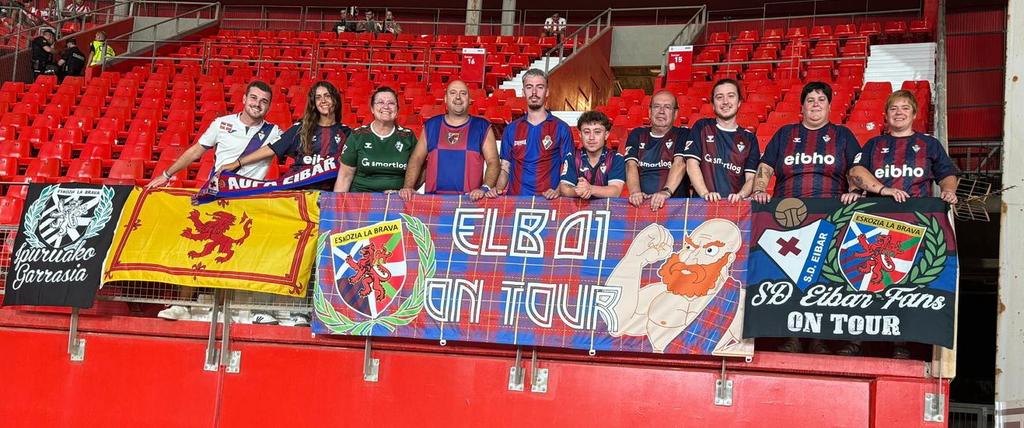 doga401's tweet photo. @SDEibar SDEibar de verdad esa es la foto del partido?
Que pasa que estos no juegan?
Esta si es la foto del partido y no digo la de la temp porque queda mucha.
Estos no son grandes son gigantes y mas de uno de los que están en la foto habría que hacerle un monumento ❤️💙❤️💙 https://t.co/Xh3JPlpc9u
