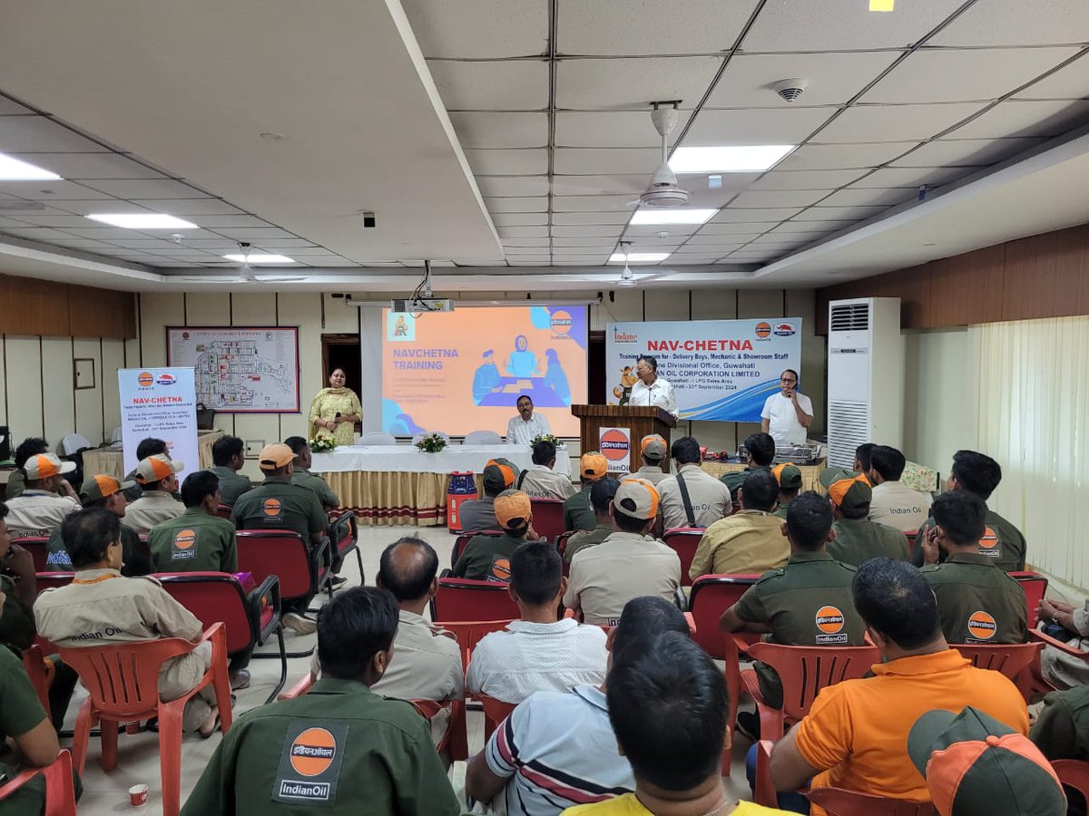 IndaneAOGhy's tweet photo. Empowering frontline heroes ! Navchetna training organised by Guwahati IDO for Delivery Men & Mechanics of distributors under Ghy I LSA on 23.09.24 .The program was graced by CGM LPG IOAOD SO & DLSH GIDO @debnaths55
#Navchetna #LPG #Trainingforexcellence @IOCL_Assam https://t.co/FoC6AphTSH