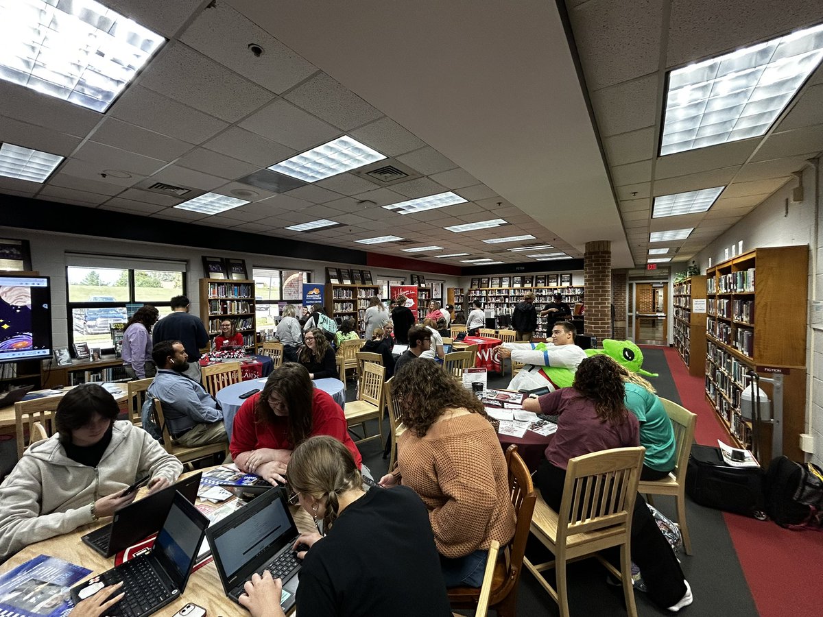 MacKenzie_KHEAA's tweet photo. The library @waynecountyhigh was PACKED with students applying for higher education! This senior class will move mountains! #CollegeAppDay #KYGoestoCollege #KHEAA #HigherEducationMatters https://t.co/V05aCXuSrV