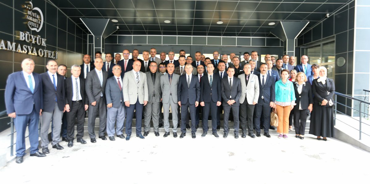Mülkiye Başmüfettişi olarak atanan Valimiz Yılmaz DORUK, kamu kurumlarının idarecileriyle bir araya geldi. Görev süresi boyunca kurumlarımızla işbirliği halinde güzel bir çalışma dönemi geçirdiklerini ifade eden Valimiz, kurum amirlerine çalışmaları dolayısıyla teşekkür etti.