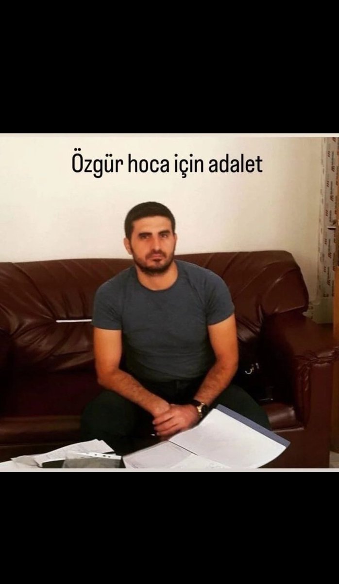 hevievinnn's tweet photo. Bir öğretmen,bir eş, bir baba, bir evlat, bir abi, bir kardeş, eniştem ve daha nice roller....
Ama bunlar artık yok. Çünkü kendisi bu hayattan alındı. Ölmedi, öldürüldü. Sesimizi çıkaralım.
#özgürhocaiçinadalet
#özgürekinciadalet https://t.co/rWmJ7VWPmL