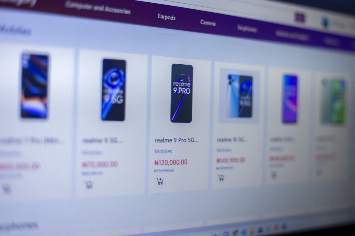 Royalprincecube's tweet photo. I'm making progress, I'm 90% done building my first eccomerce website. I'll be building 5 more eccomerce inorder for me to build fetchfind. Stay tune. I hope you like the designs of the first eccomerce #fetchfind https://t.co/UC1qMBGGc1