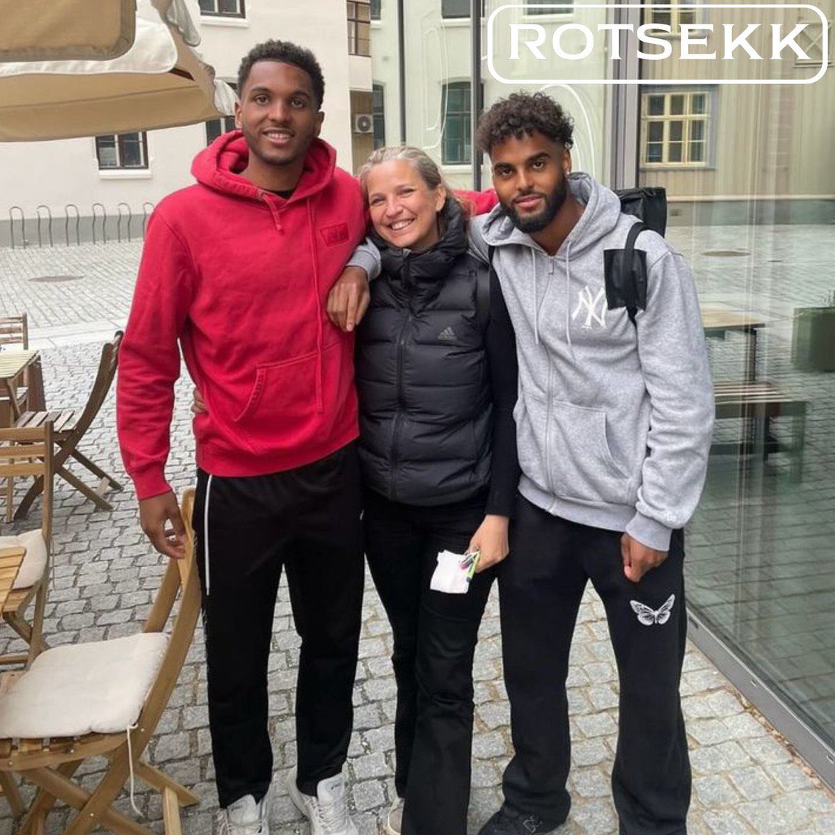 ⚽️ONSDAGS-POD⚽️

Ingvill, Emil og Mikkel gjester Rotsekk!

Litt om gjenforeningen i Trondheim i sommer, bok-lansering, livet i Rosenborg, og mye mer.

Onsdag kl 18:30 live på Nidaros.no