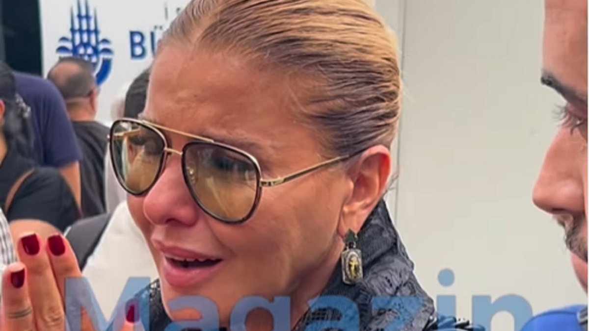 Gülben Ergen Metin Arolat'ın cenazesinde kameraları görünce ağlamaya başlamış: Metin Arolat'ın cenazesine ünlü isimler akın etti. Gülben Ergen ve Gülşen'in zor anları gündeme gelmişti. Ancak Gülben Ergen'i gören Sevda Demirel isim vermeden açıklama yaptı… dlvr.it/TDbLcV