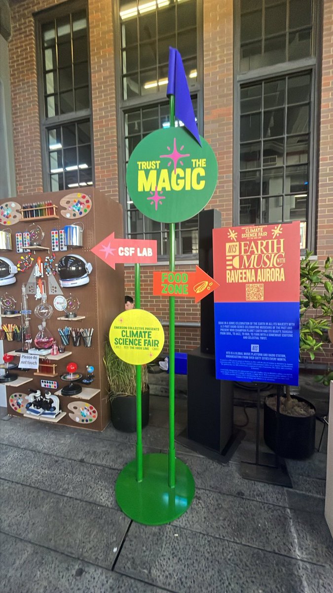 LossandDamage's tweet image. 2/4. 🧑‍🔬The #ClimateScienceFair features Nature, Energy, Home and Food zones as well as a lab. Today the science fair was full of school children and youth from all over NYC learning more about #ClimateChange and the many ways to address it including the #LossAndDamage it causes.