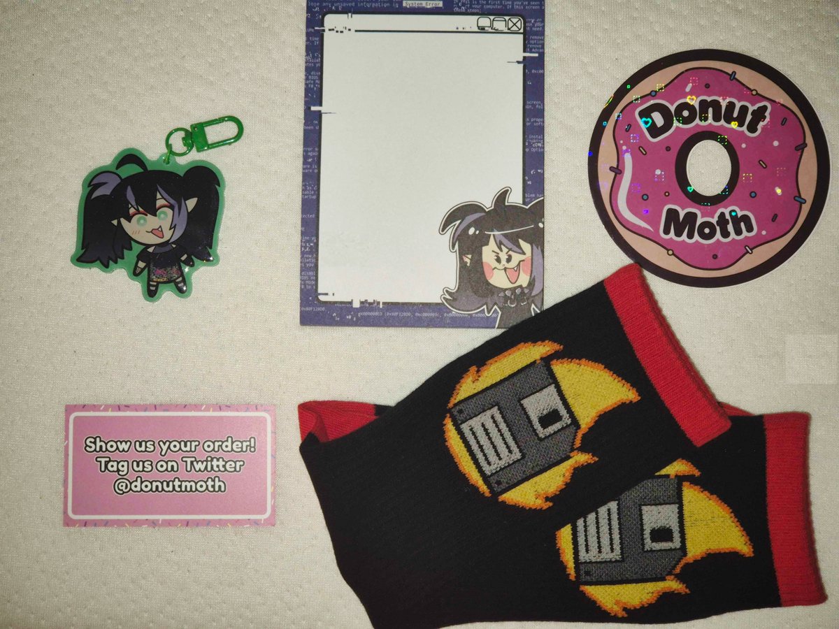 Got my <a href="/BYTE_exe/">BYTE.exe 👾 TEMP HIATUS</a> merch from <a href="/donutmoth/">DONUT MOTH</a> 
Came all the way to France woooooo!!!!!!
Thank youuu!