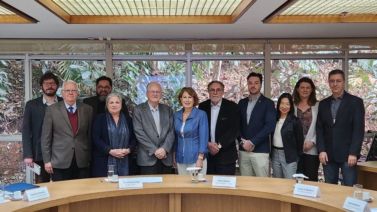 SciChefCan's tweet photo. Excellentes discussions la semaine dernière à São Paulo sur les priorités communes entre le 🇨🇦 et le 🇧🇷 en matière de #science et de #technologie. Hâte de travailler au renforcement de  nos collaborations ! #ScienceCdn #DiploSci https://t.co/0CVDfHv2Mc