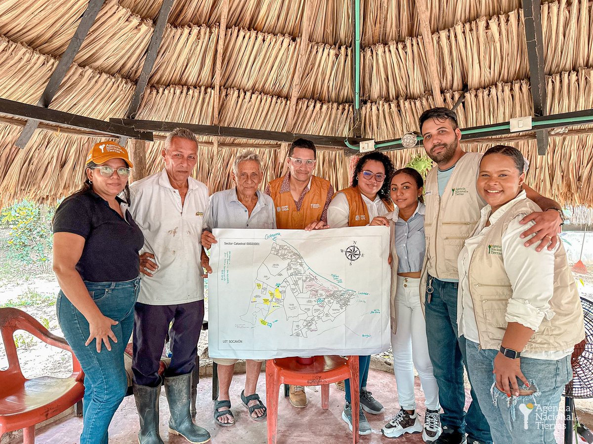 AgenciaTierras's tweet photo. En el marco de la implementación del Plan de Ordenamiento de la Propiedad Rural de Luruaco Atlántico, conformamos la primera red de gestores para construir y fortalecer la #ReformaAgraria junto a los campesinos de la región. 🪴👩🏻‍🌾🧑🏽‍🌾 https://t.co/axLU1XzsjT