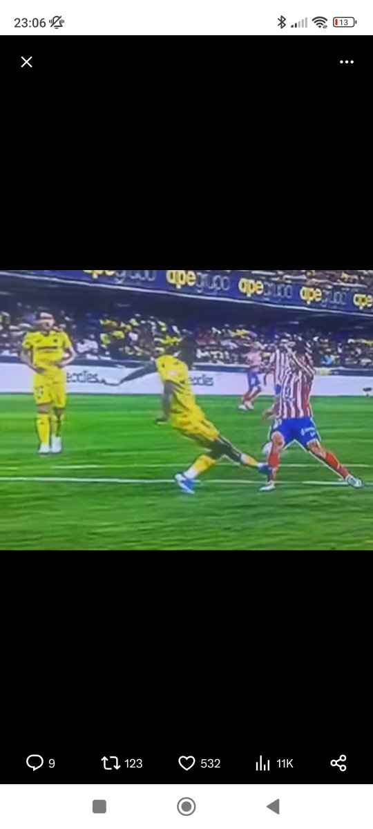 NeburFA82's tweet photo. @Mario___RM Pero si el Madrid lleva un empate menos anormal🤣 teniendo ese equipo tan espectacular del que tanto hablais y con penalti por jornada. Lo mismo si nos pitaran cosas así estábamos con 1 empate😘😘😘 https://t.co/rCFNoSw8On