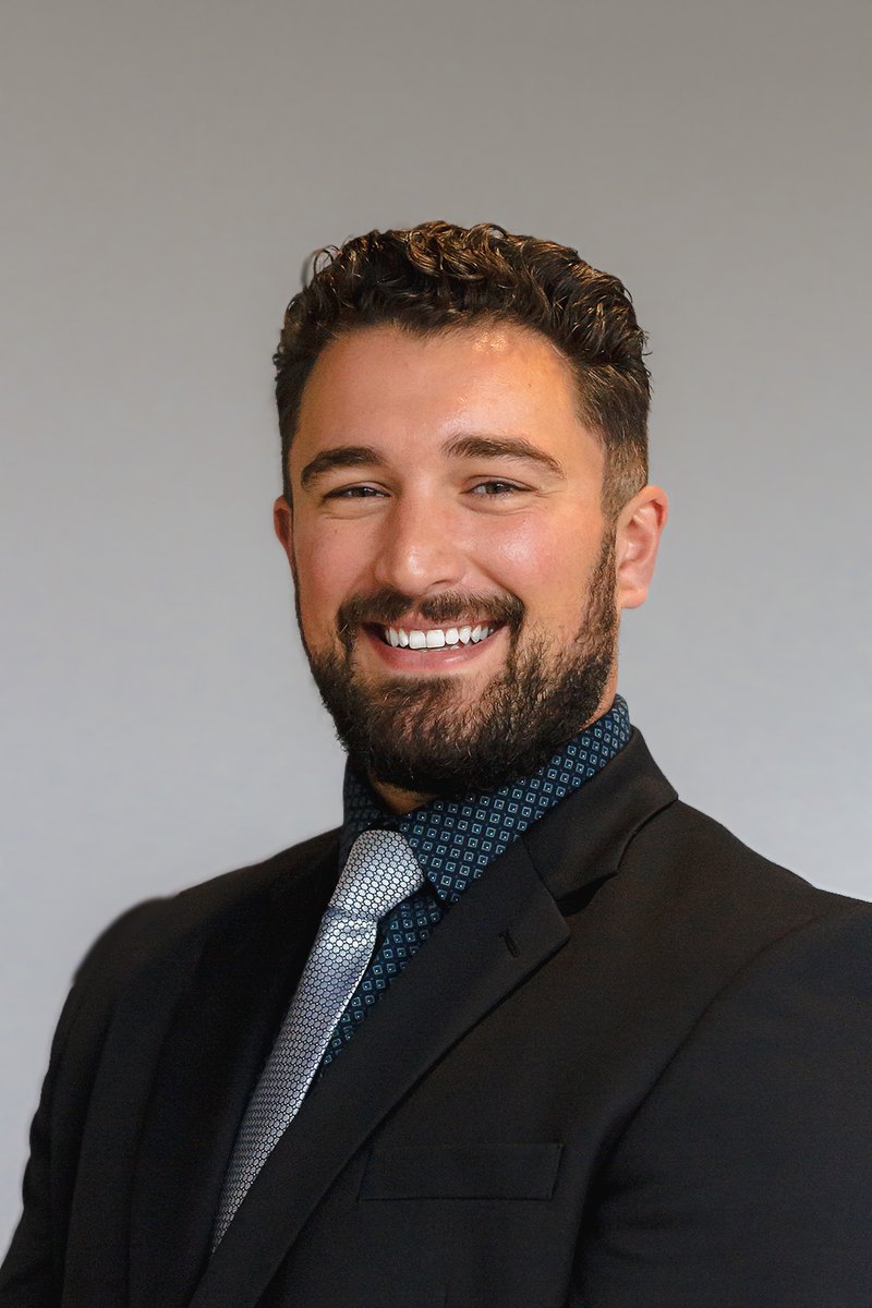 ipicklenick's tweet image. Hello #MedTwitter ! I’m Nick Pettinelli M4 from @KansasCityU  applying Orthopaedic Surgery 🦴🩻

Grateful and excited for the opportunity to join this amazing specialty in #Match2025 

Interested in all things ortho, and enjoy weightlifting and pickleball