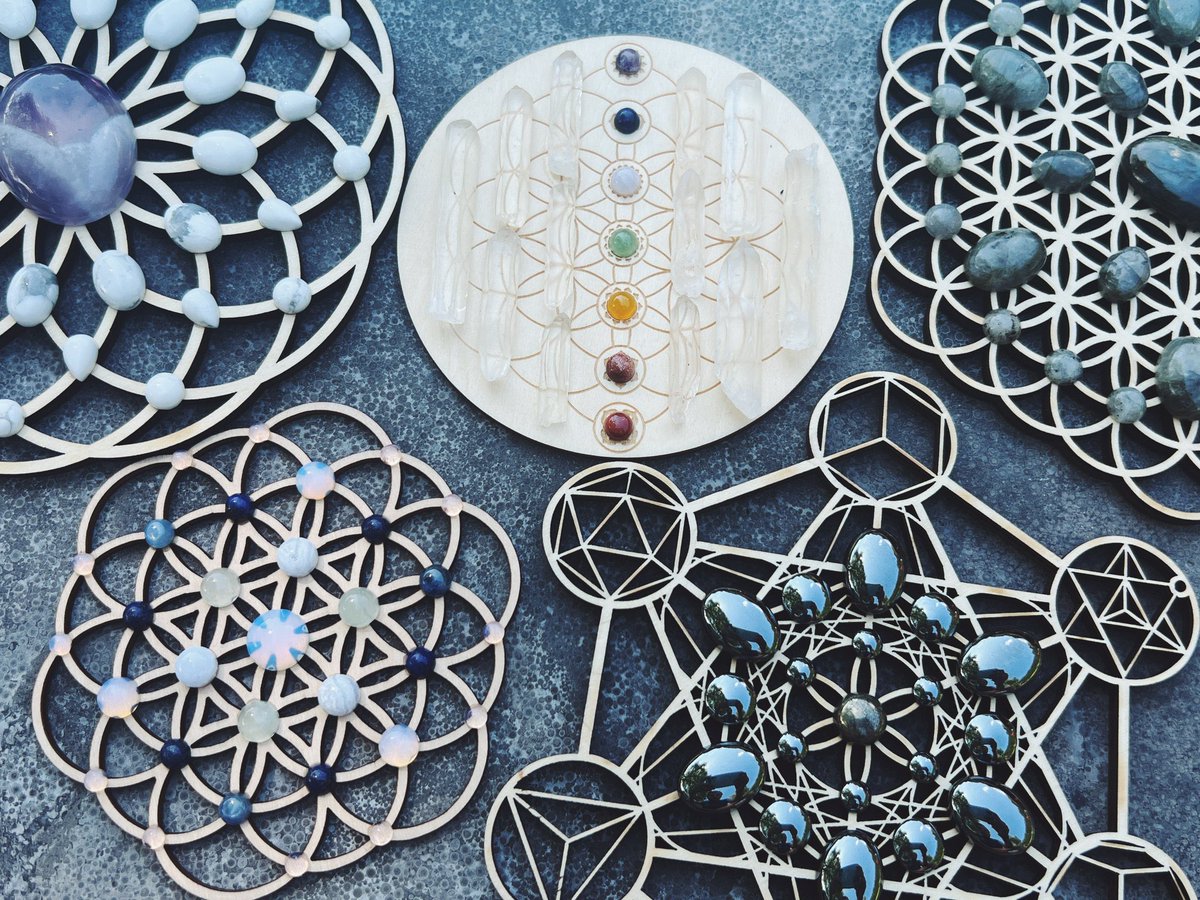mycrystalearth's tweet photo. Crystals • Jewelry • Sacred Geometry 
https://t.co/gNqV7mgvoM 🔮🌸✨ https://t.co/QghY1GztmB