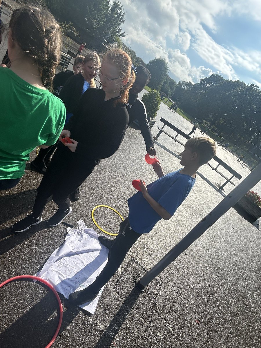 lordswoodpri's tweet image. Year 6 replicated the circulatory system today learning how the blood cells travel through the heart (twice) and to the lungs and body. They collected oxygen from the lungs and delivered it to the body and expelled carbon dioxide from the body through the lungs #practicalscience