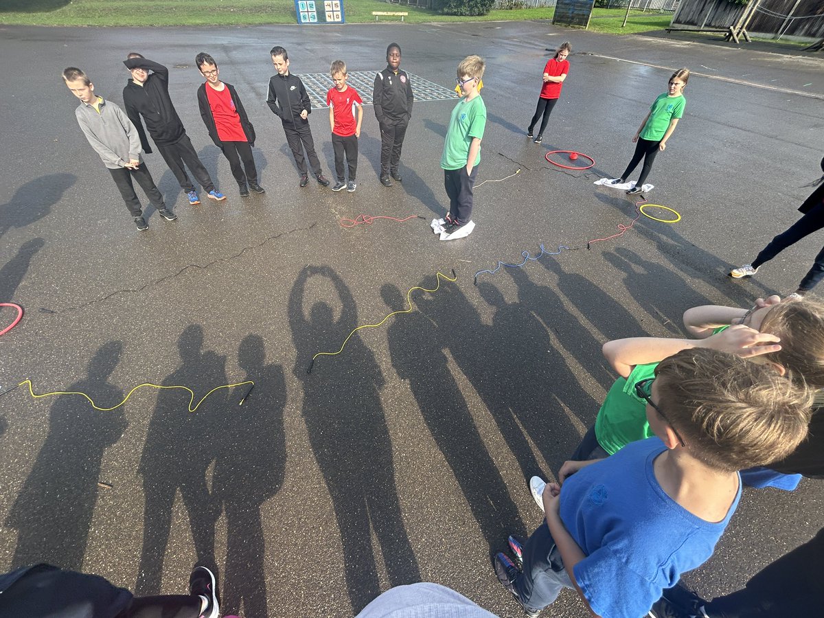 lordswoodpri's tweet image. Year 6 replicated the circulatory system today learning how the blood cells travel through the heart (twice) and to the lungs and body. They collected oxygen from the lungs and delivered it to the body and expelled carbon dioxide from the body through the lungs #practicalscience