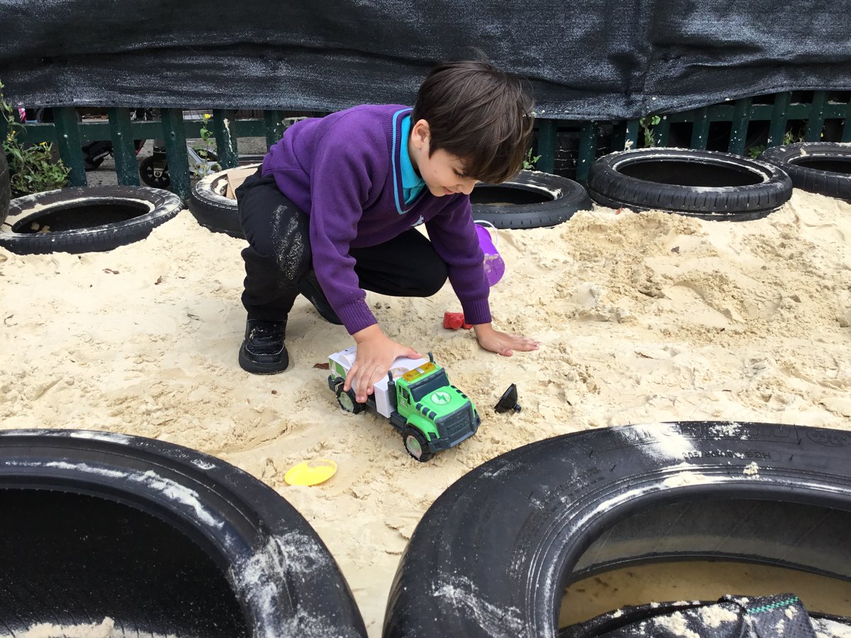 School21_OPaL's tweet photo. Lot's of fun and collaborative play in the sandpit today! It's been great to see all the creating, building, destruction, imagining and story building happening everyday! #OPaL #outdoorplay #outdoorlearning #sandplay #sensoryplay #collaborativeplay https://t.co/65xGw8CeS7