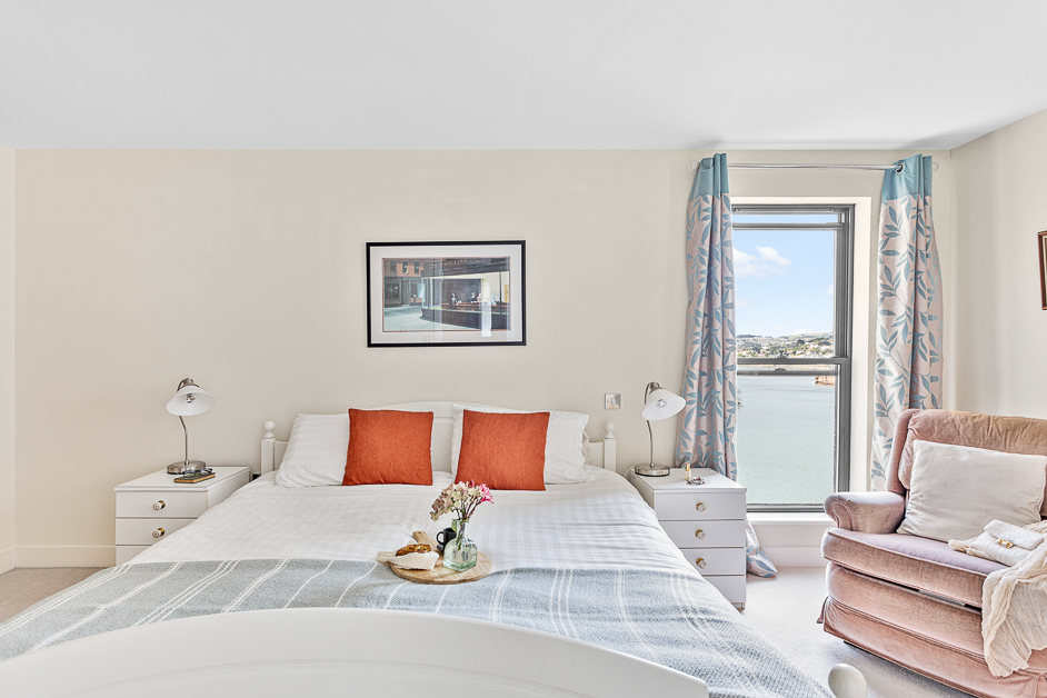 Introducing the new B6 Masts -  Just moments from the seafront, this stylish 3-bedroom beach apartment offers breathtaking views of Torquay - Available now for bookings 
ow.ly/bXue50TtGqA
 #BeachApartment #TorquayViews #SeasideLiving#LuxuryAccommodation #TravelInspiration